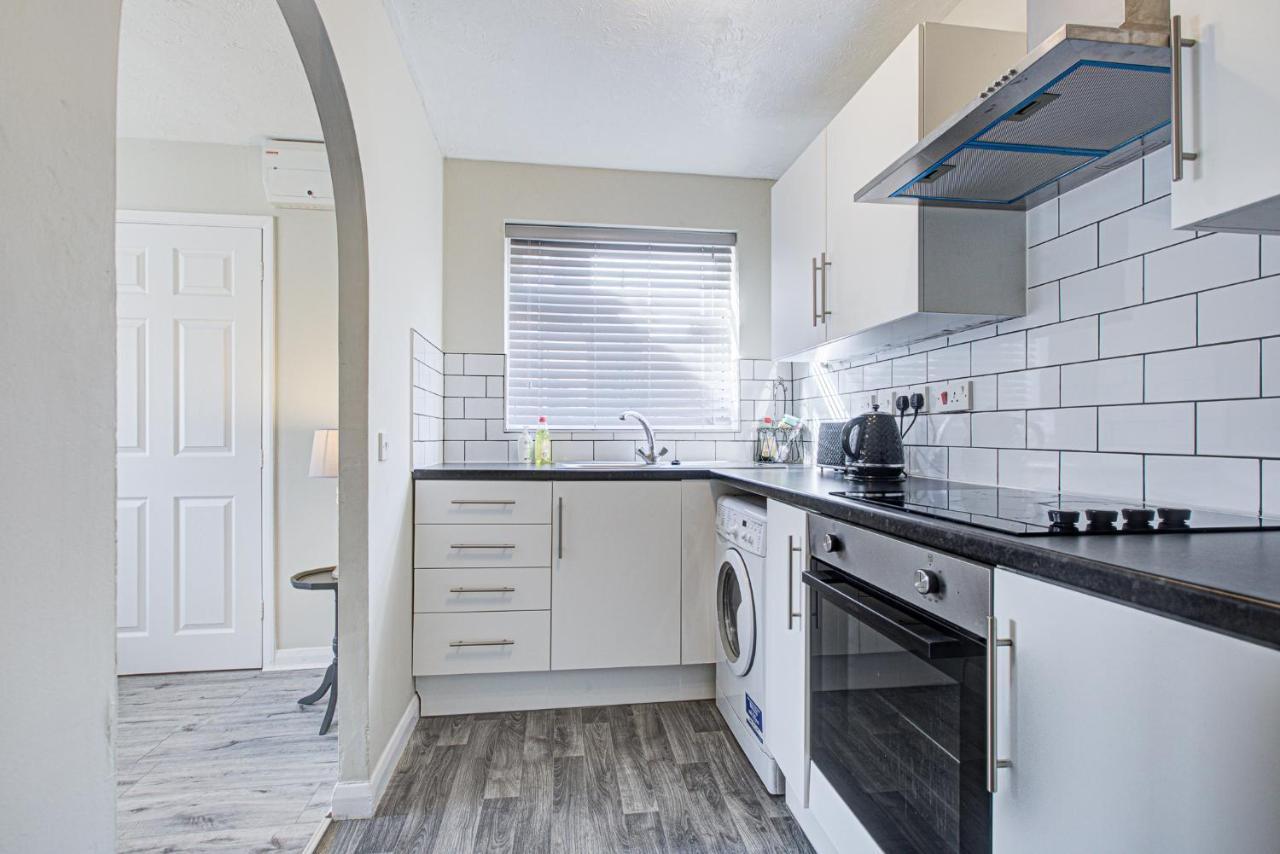 Windsor Burnham Ascot Haven Sleeps 4 Villa Слау Екстериор снимка