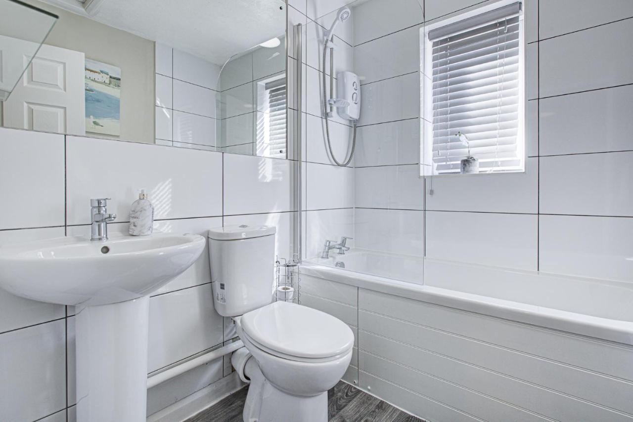 Windsor Burnham Ascot Haven Sleeps 4 Villa Слау Екстериор снимка